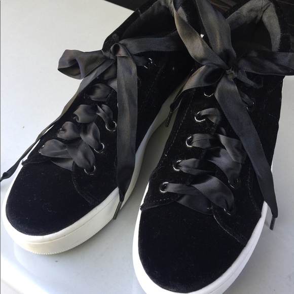 Steve Madden - “Bertie-V” Black Platform Sneaker - Picture 6 of 8
